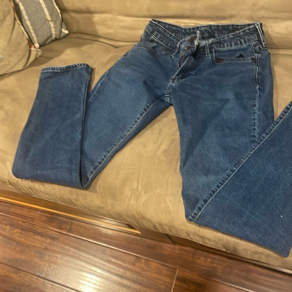 Men’s distressed jeans